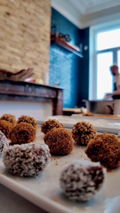 1.5h Cusco Chocolate Workshop - Truffles & Hot Chocolate - Hot Chocolate Interlude: Sip, Chat, and Let Your Truffles Chill