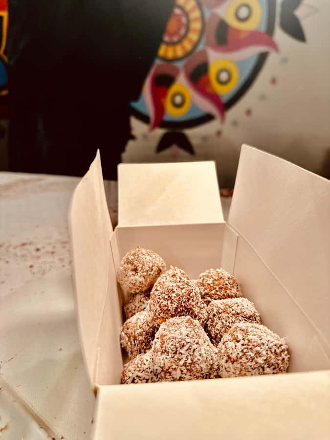 1.5h Cusco Chocolate Workshop - Truffles & Hot Chocolate - Topping Strategy: Making Your Truffles Look and Taste Like You