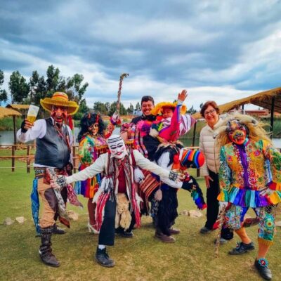 BUS 180 CUSCO - Meeting at Plaza de Armas: Timing and Getting On