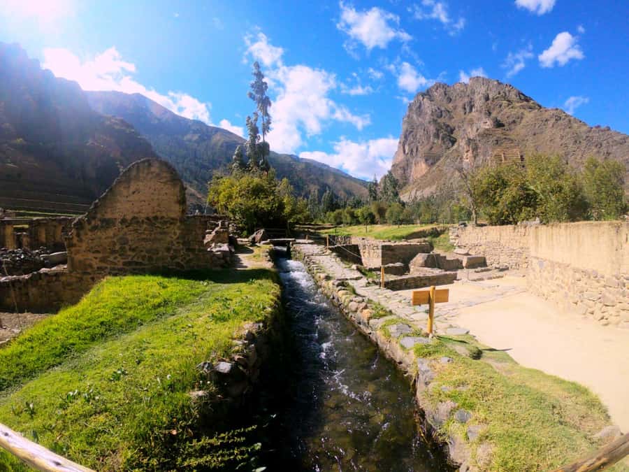 Classic Sacred Valley full day - Getting from Cusco to the Sacred Valley by 07:30 bus