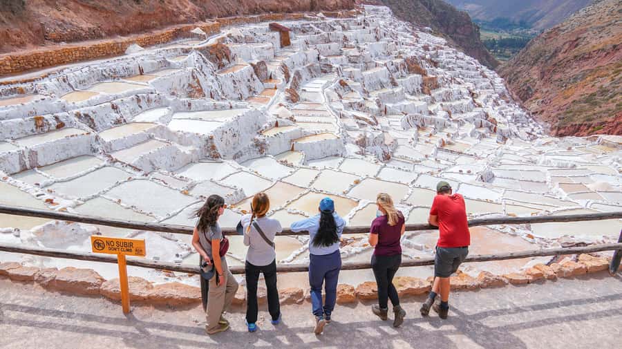 Cusco: 4-Day Lares Trek to Machu Picchu with Panoramic Train - Day 2 Condor Pass at 4,750 m and Cancha Cancha village life