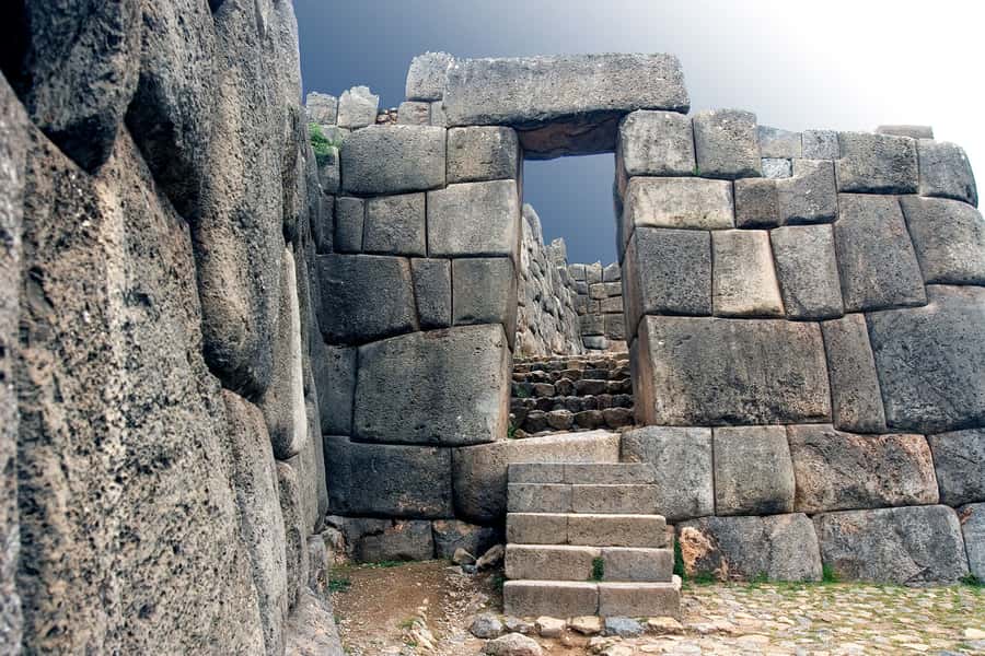 Cusco: Archaeological Park Morning Tour - Sacsayhuaman: immense stones and the sun-and-water connection