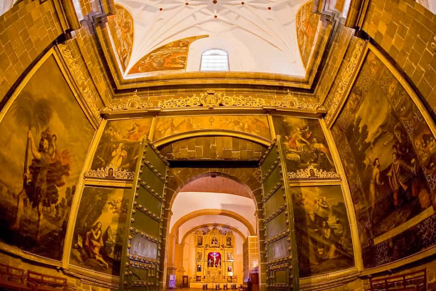 Cusco: City and Nearby Ruins 5-Hour Guided Tour - Plaza de Armas and the Cathedral Over Inca Stone