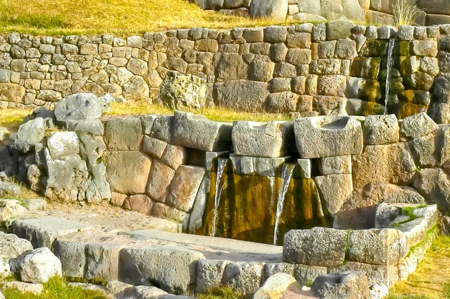 Cusco: City and Nearby Ruins 5-Hour Guided Tour - Tambomachay and Puka Pukara: Water and a Military Lookout