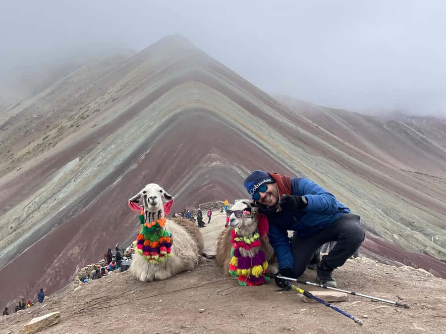 Cusco One Day: Tour Rainbow Mountain & Red Valley opcional - Photo stop time and the reality of color at altitude