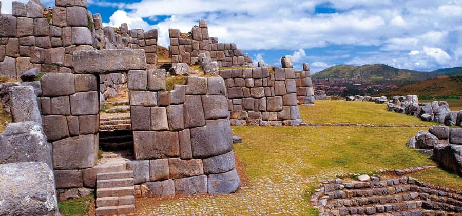 Cusco: open-top bus city tour - Kicking off with Temple of San Cristobal and the Colcampata route