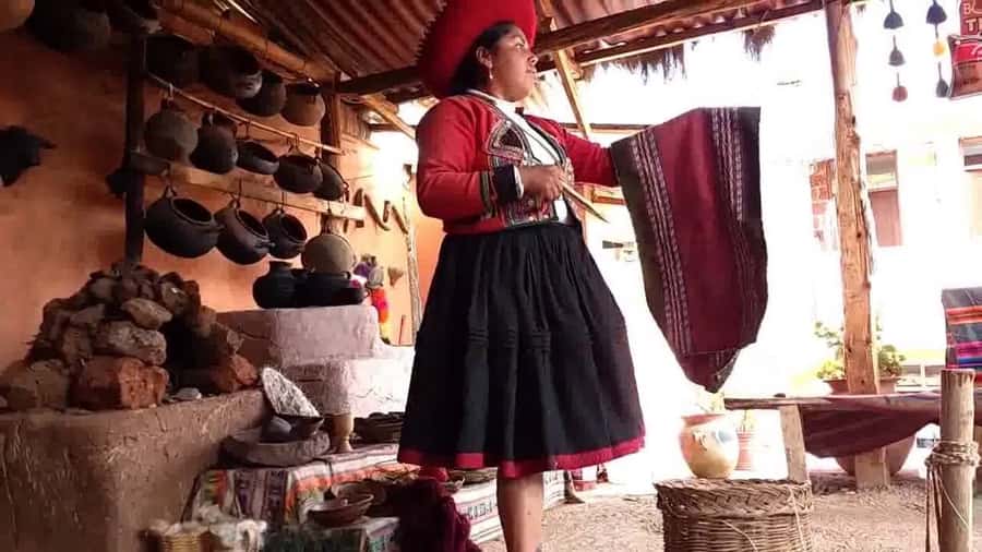 Cusco: Pisac, Ollantaytambo, & Chinchero Sacred Valley Tour - The guide matters: what to expect from the experience style