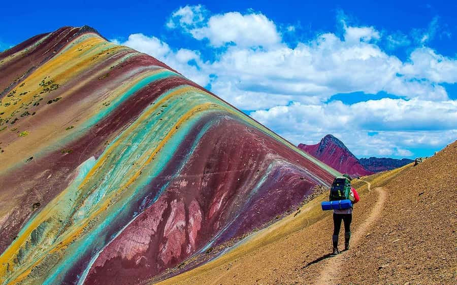 Cusco: Rainbow Mountain and viewpoint red valley ( optional) - The Montaña de Colores hike: 2 hours of color, animals, and viewpoints