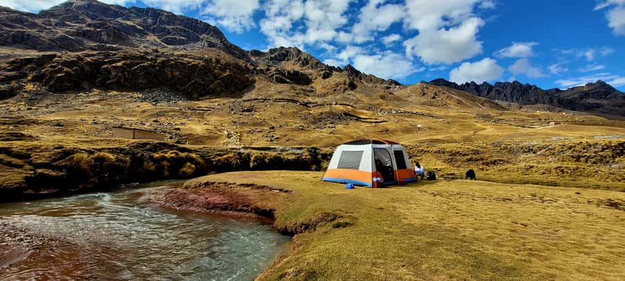 Cusco: Rainbow Mountain & Red Valley Tour with Picnic meals - Breakfast before the climb: fuel, warmth, and real Peruvian pacing