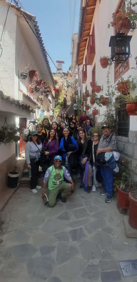 Cusco: Walking Tour with a Local Guide - Meeting at Calle del Medio: start point that actually makes sense