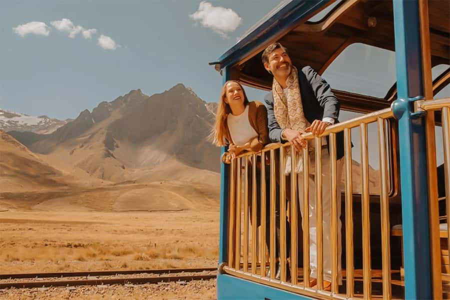 Excursion Cusco - Puno - Titicaca Observatory Train - The open-air observatory car: the best place to watch the Andes change
