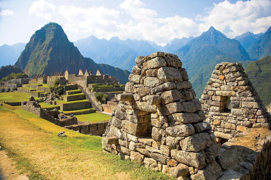 From Cusco: 2-day excursion to Machu Picchu + With Tickets - Day 2 at Machu Picchu: guided alleys, then your view choices