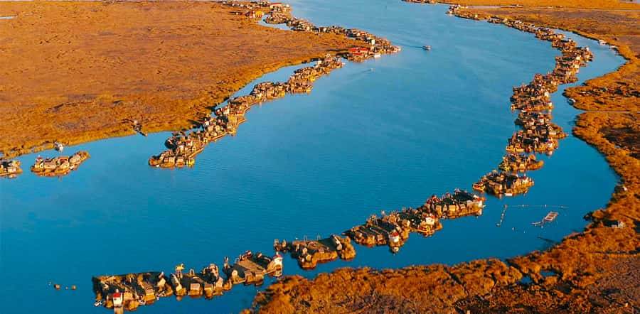 From Cusco: 3-Night Lake Titicaca Excursion - Uros floating reed islands: what to watch beyond the photos