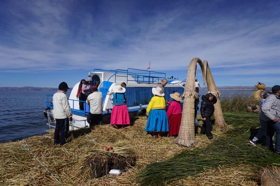 From Cusco: Lake Titicaca, Uros and Amantani by sleeper bus - Puno Morning: Expect Cold Waiting Before the Boats
