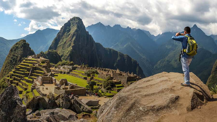 From Cusco: Train Ride and Guided Tour of Machu Picchu - Cusco to Aguas Calientes: The train ride that sets the mood