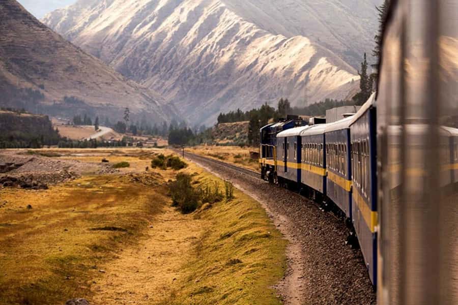 From Puno: Travel to Cusco in Titicaca Train All Inclusive - Getting Onboard: Welcome Drink, Transfers, and a First Look