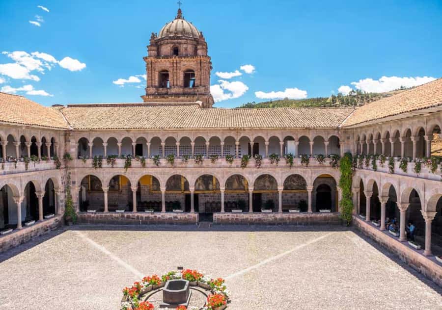 In Cusco: Saqsaywaman, Qenqo, Pukapukara, Tambomachay. - Meeting point reality: where you start and how groups differ
