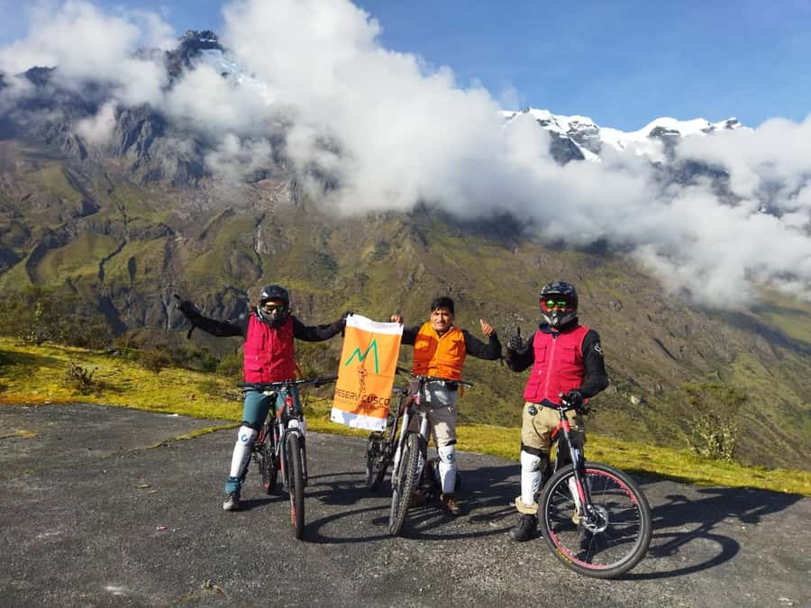 Inca Jungle Trail to Machu Picchu in 4 Days - Day 2: Santa Maria to Santa Teresa with Coffee, Coca, and Hot Springs