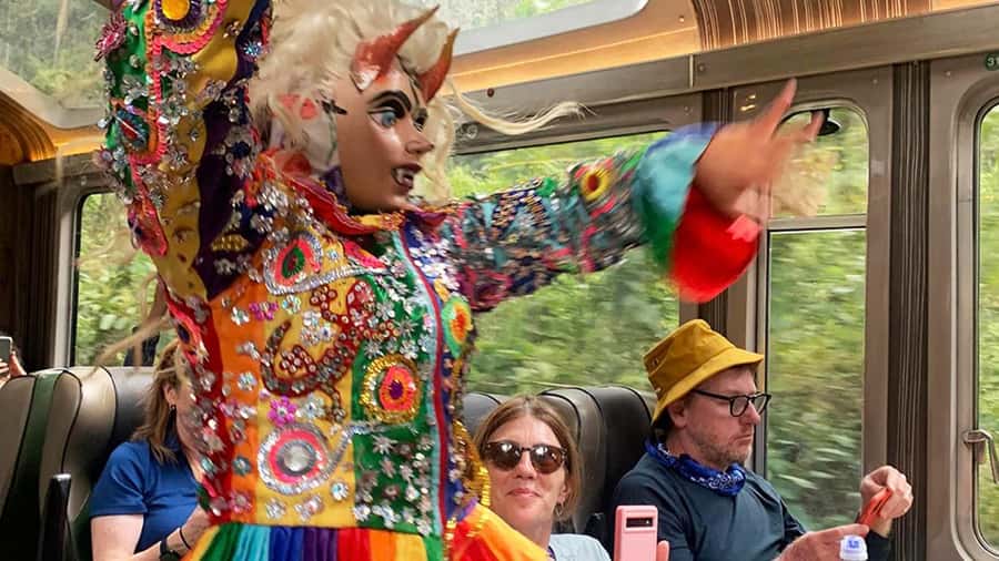 Machu Picchu: 1-day tour by Vistadome Observatory train - How the 15-hour day flows from Cusco to Machu Picchu