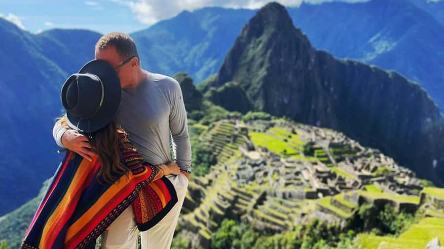 Machu Picchu: 1-day tour by Vistadome Observatory train - Vistadome Observatory train: big windows, live Andean show, and included extras