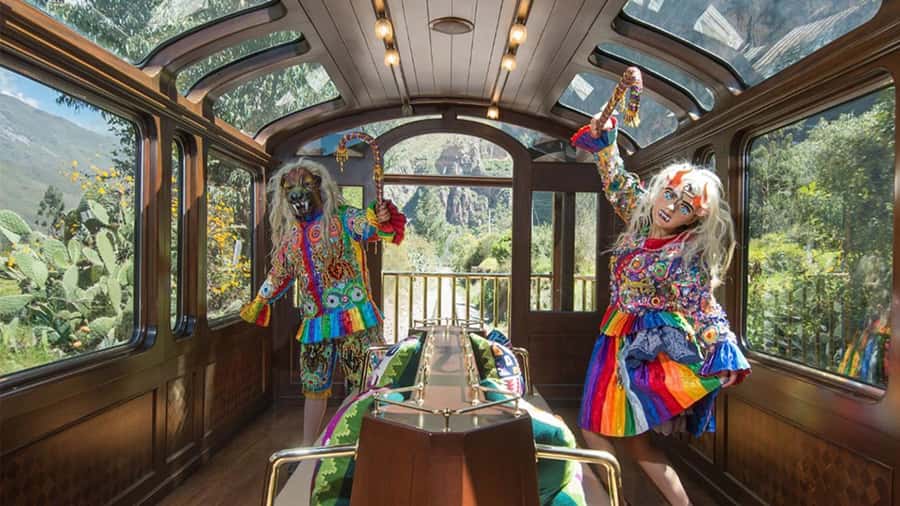 Machu Picchu: 1-day tour by Vistadome Observatory train - Lunch in town and the bus back down