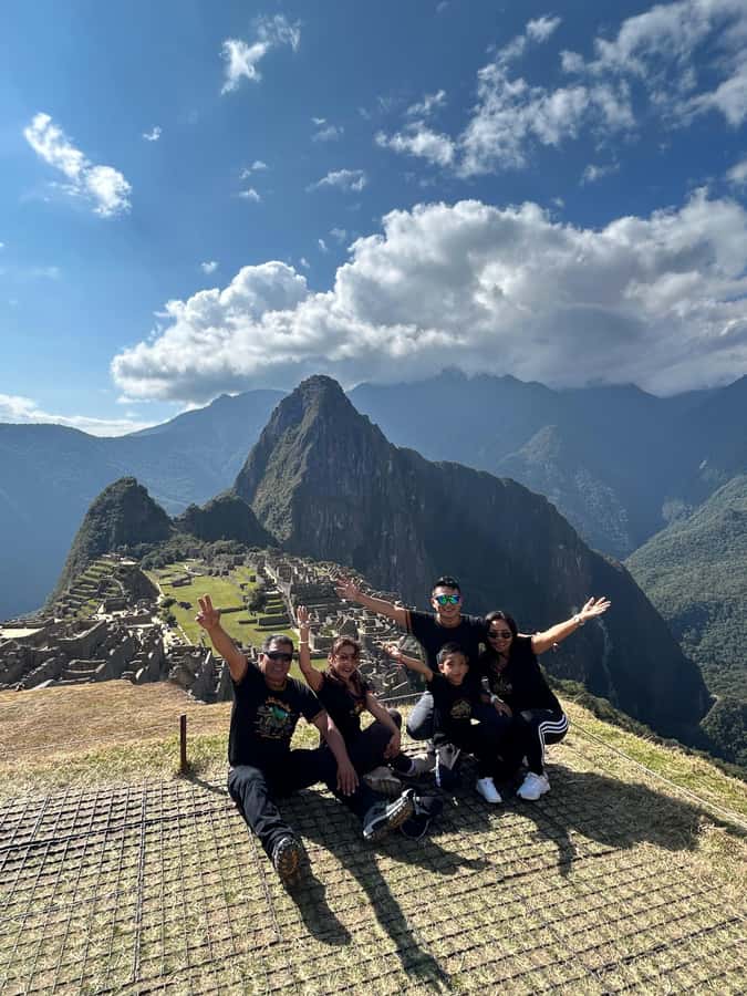 Machu Picchu: Private Tour Guide Service for up to 15 people - Private guide timing: the difference between arriving and actually visiting