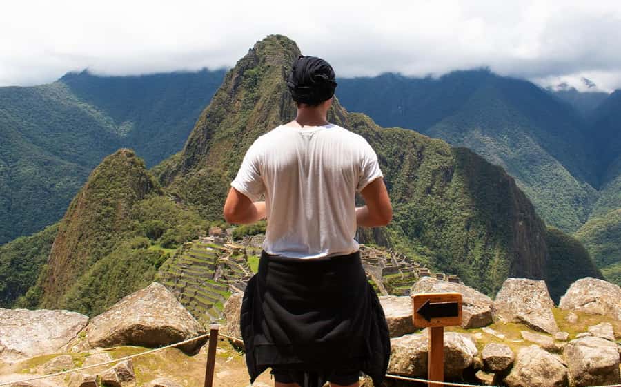 Machupicchu tour by tourist train in 2 days - Overnight in Aguas Calientes: what your hotel choice affects