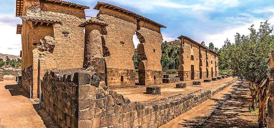 Puno: Route Of The Sun to Cusco with Lunch and Ticket Option - Pukara Interpretation Center: clay figures with stories in color