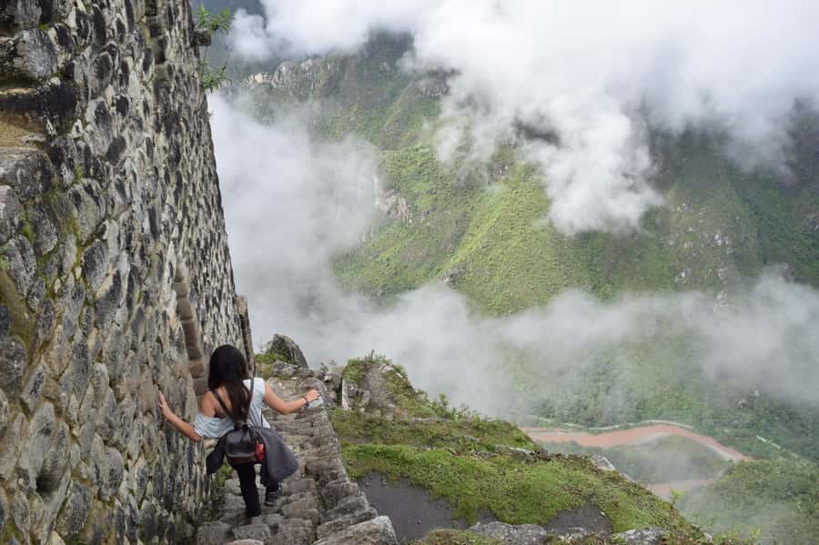 Tour Machu Picchu + Mountain of Huayna Picchu 2 days - Huayna Picchu at 9:00: independent climb, big commitment, big reward