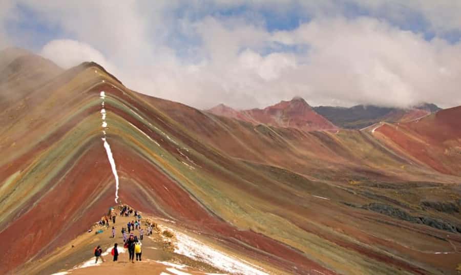 Tour Rainbow Mountain - The hike to 7 Colours Mountain: time on the trail and time at the spot