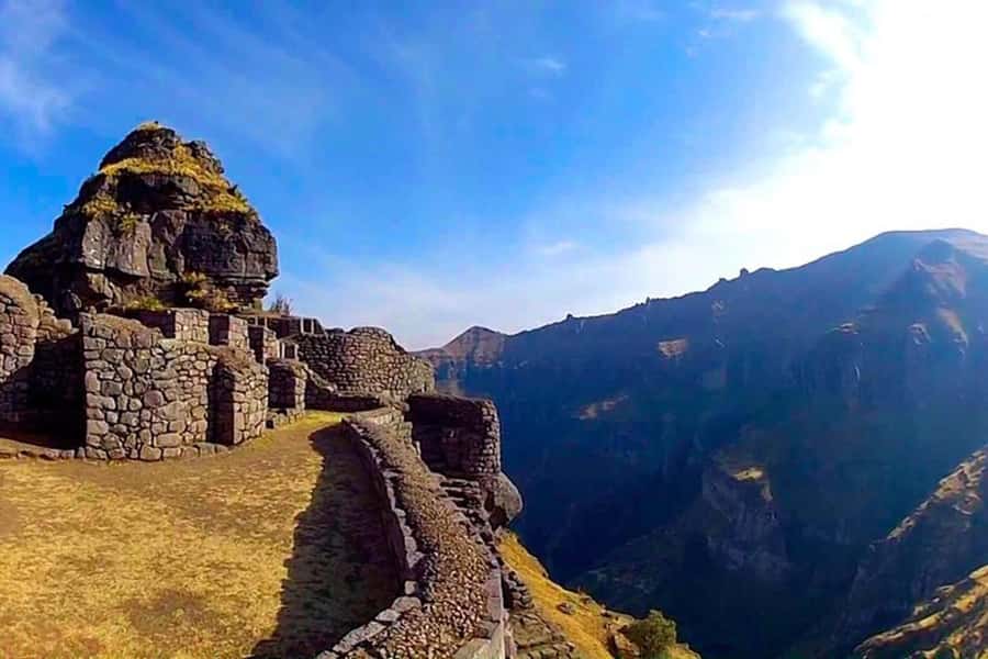 "Waqra Pucara, The Majestic Fortress Revealing Secrets of the Andes". - The 4:30am start: Cusco pickup and the road to Pomacanchi Lagoon